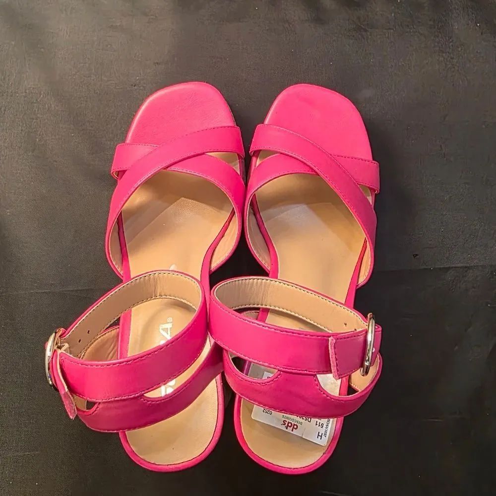 Brand New Soda Strappy Block Heel Open Toe Womens Sandal — image 5 of 8